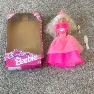 Vintage 1993 Wal-Mart Superstar Barbie.  Used condition


Mattel -10592